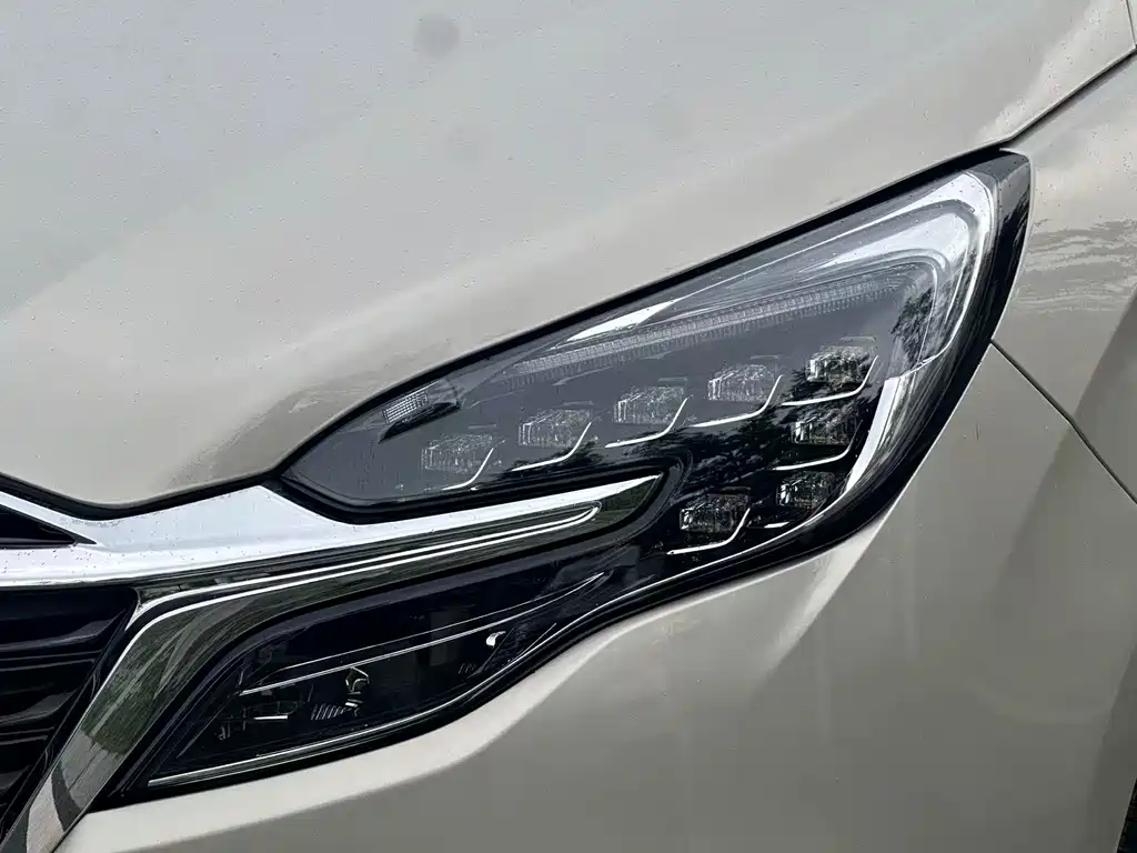 Buick GL8 2022 — фото 10