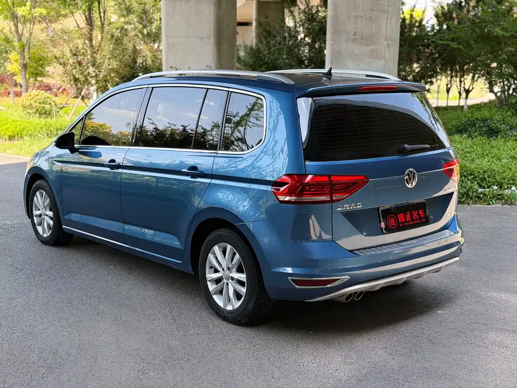 Volkswagen Touran 2018 — фото 6