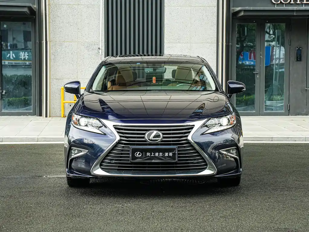 Lexus ES 2018 — фото 2