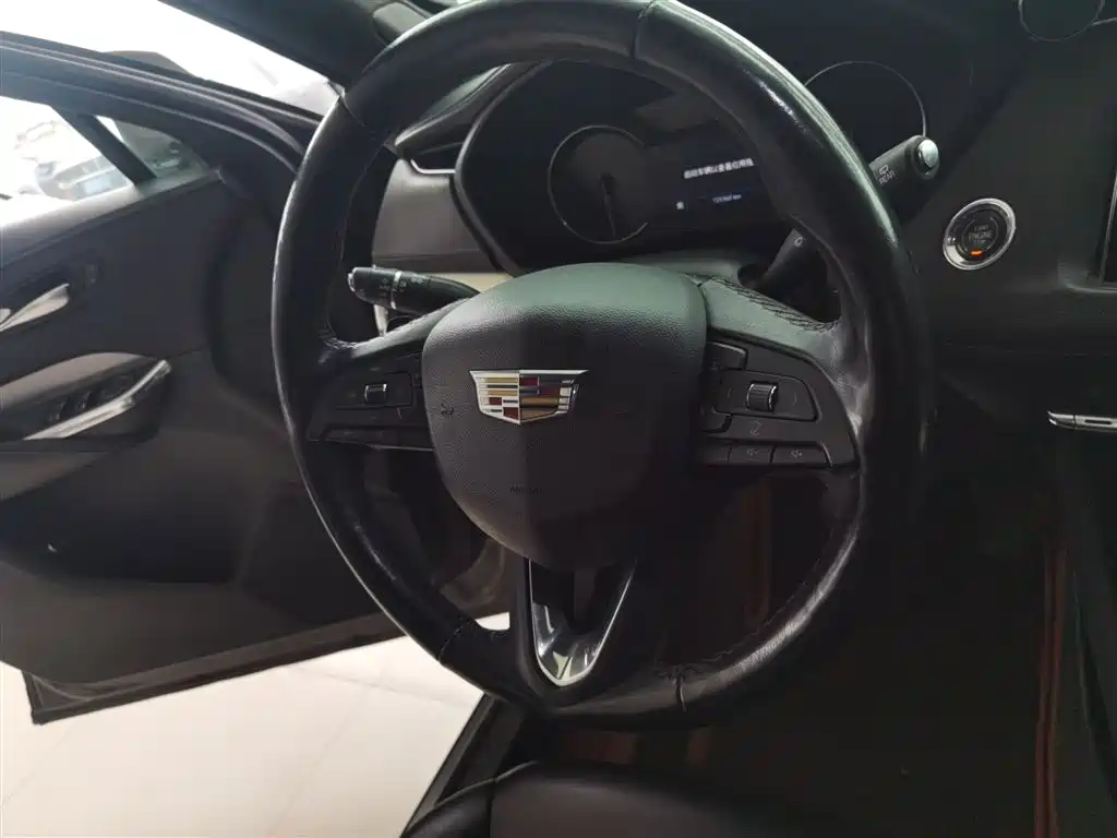 Cadillac XT4 2019 — фото 11