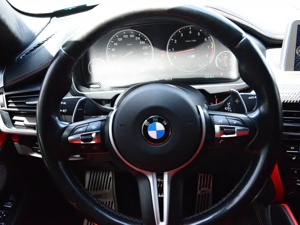 BMW X6 M 2016 — фото 20