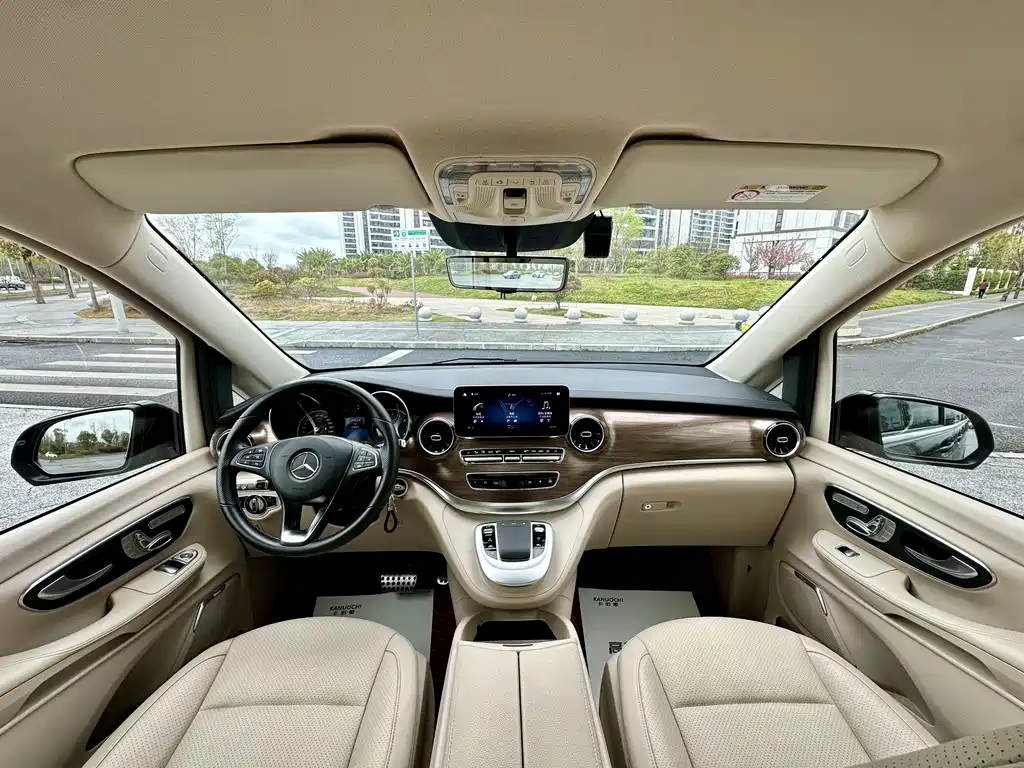 Mercedes-Benz V-Class 2022 — фото 12