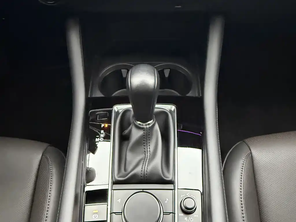 Mazda 3 Axela 2021 — фото 15