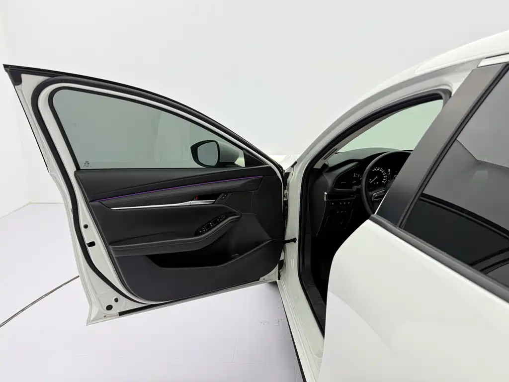 Mazda 3 Axela 2021 — фото 20