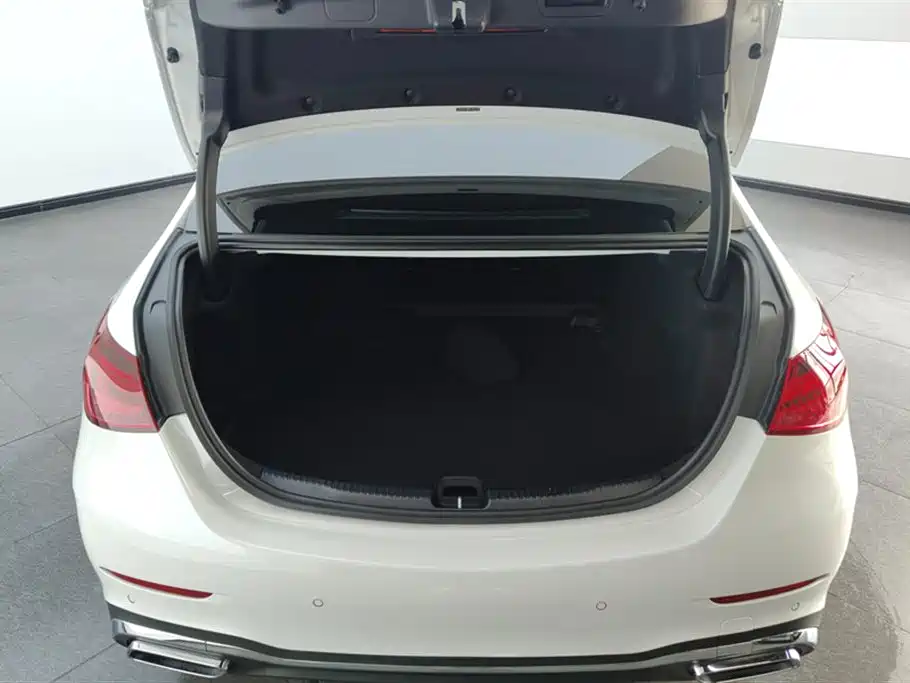 Mercedes-Benz C-Class 2023 — фото 4