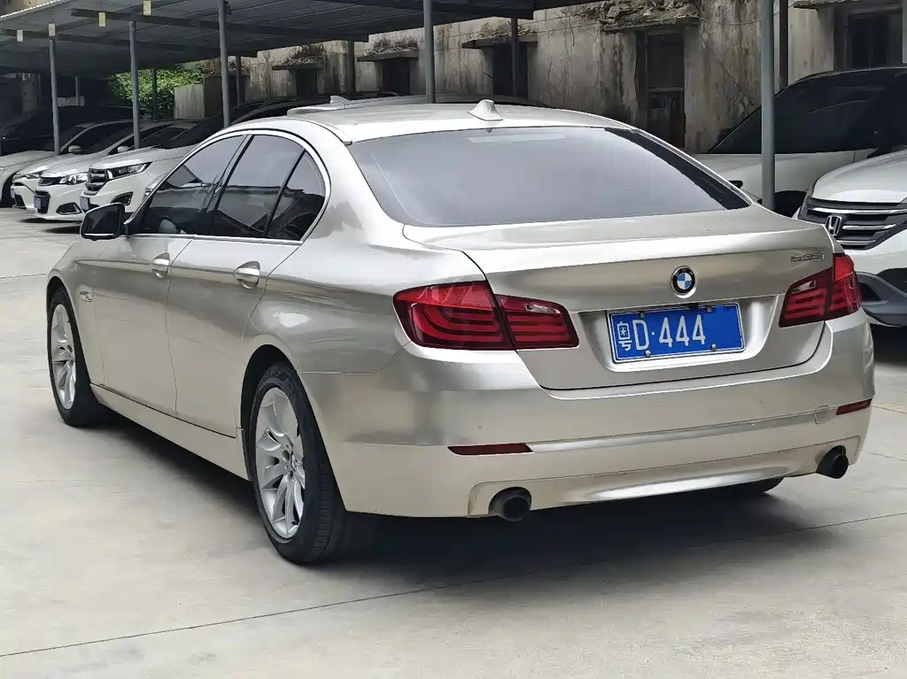 BMW 5 Series 2011 — фото 10