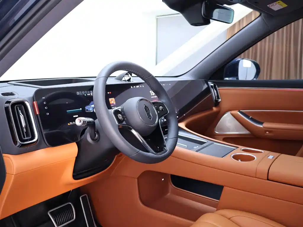 AITO M8 2025 — фото 11