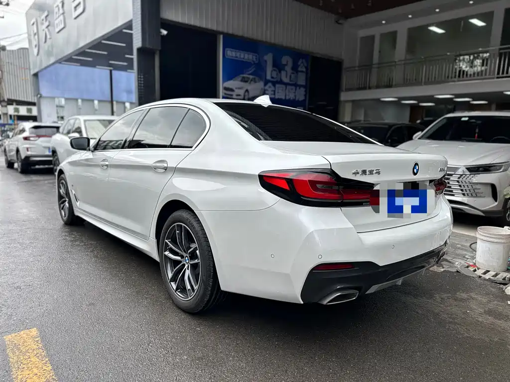 BMW 5 Series 2023 — фото 12