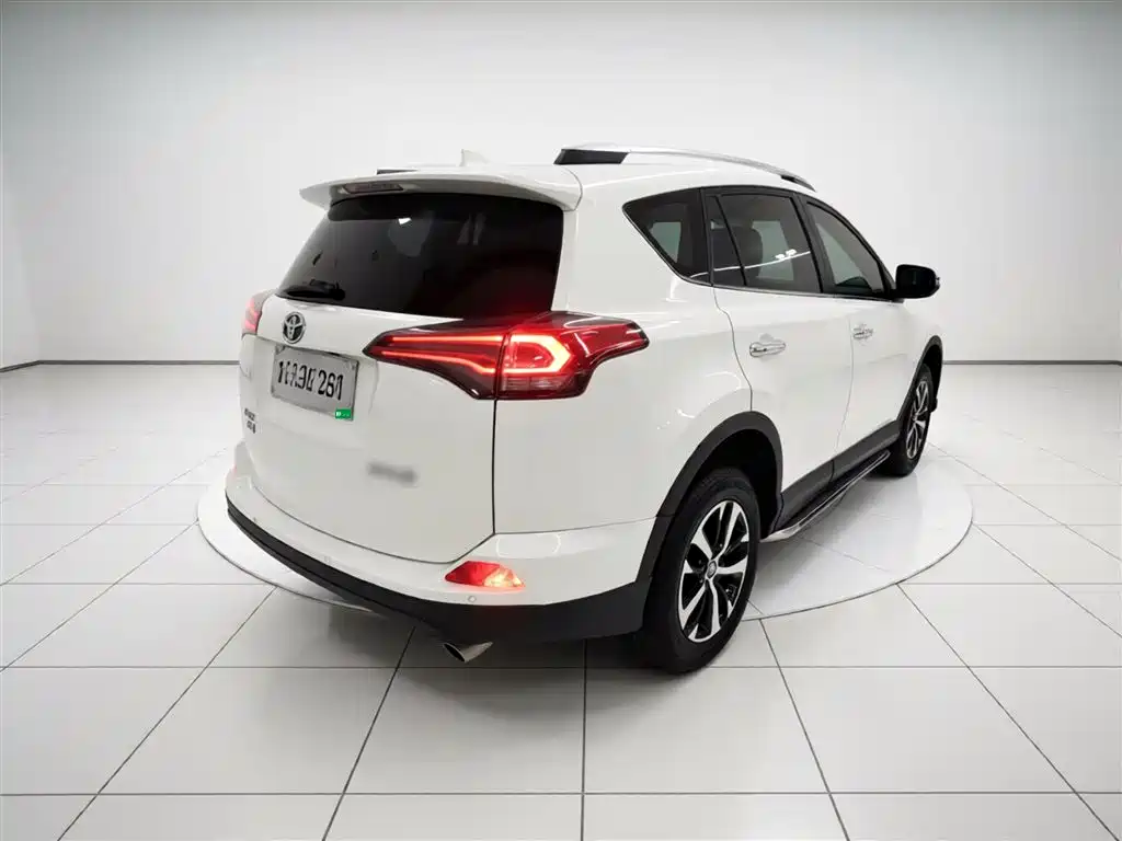 Toyota RAV4 2017 — фото 7