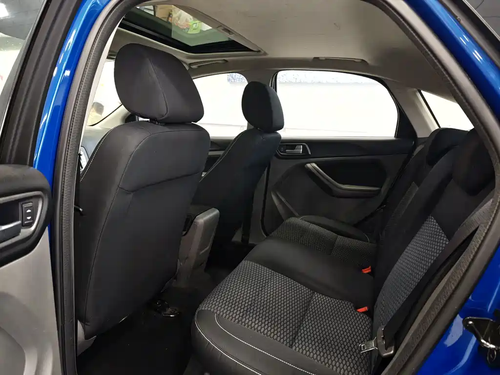 Ford Focus 2014 — фото 10