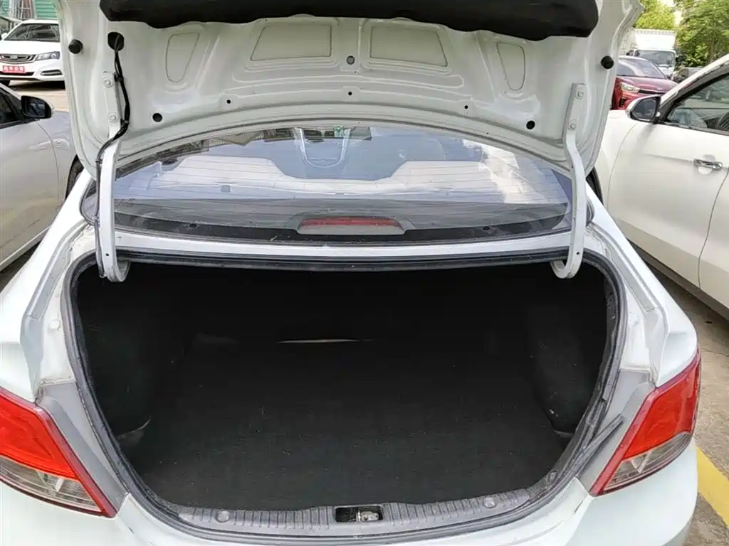 Hyundai Verna 2016 — фото 19