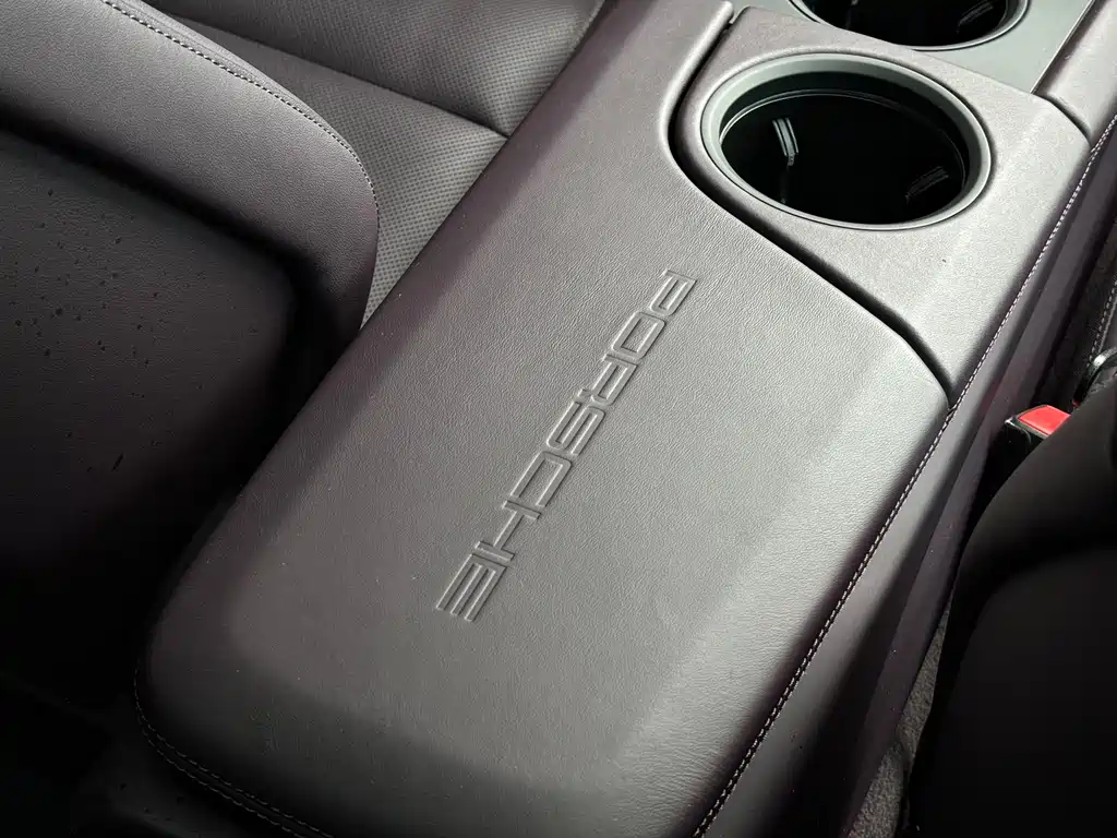 Porsche Taycan 2024 — фото 19
