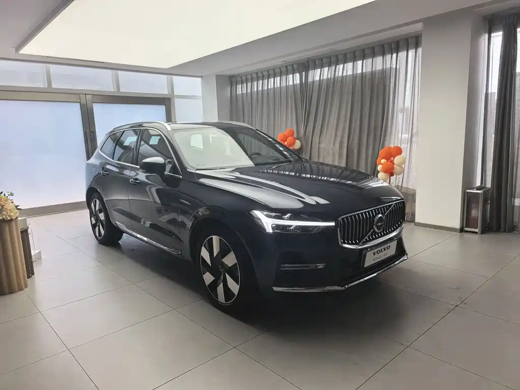 Volvo XC60 PHEV 2024 — фото 3