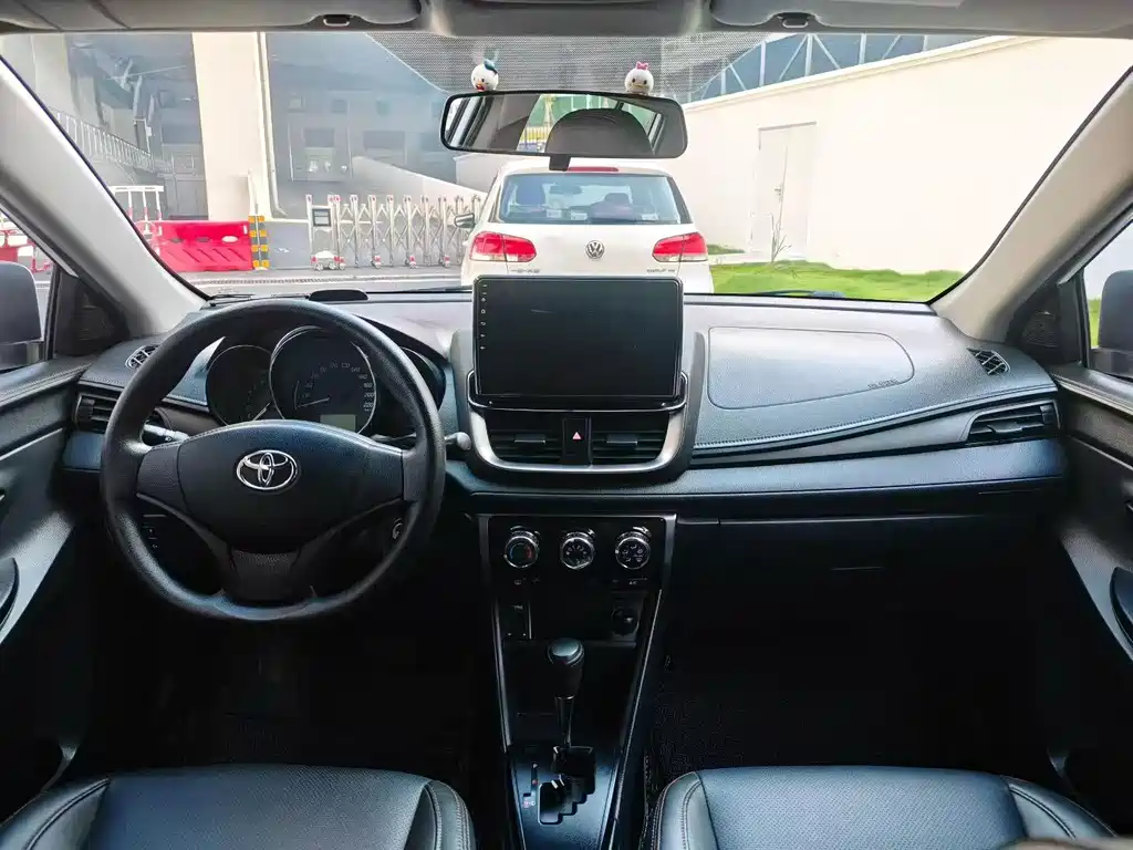 Toyota Yaris L 2020 — фото 6