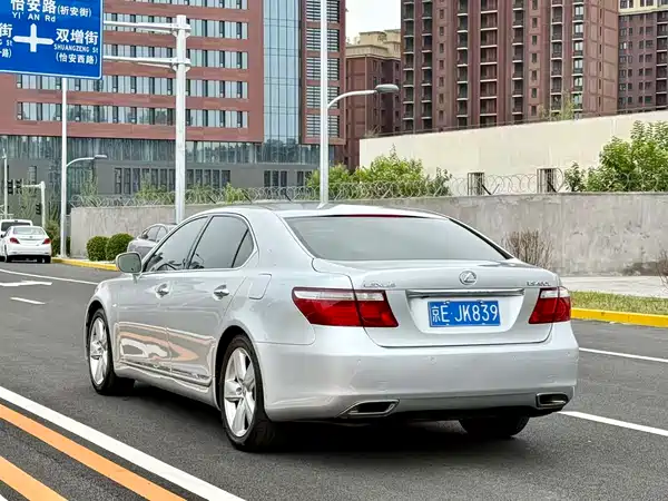 Lexus LS 2006