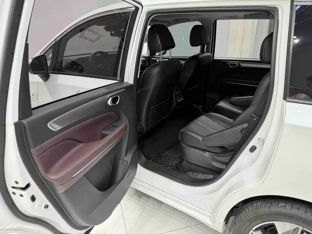 GAC Trumpchi M6 2022 — фото 16
