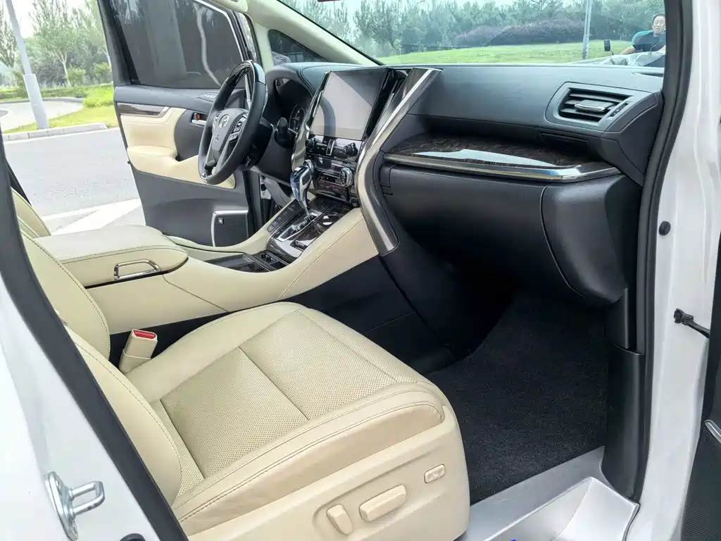 Toyota Alphard 2020 — фото 15