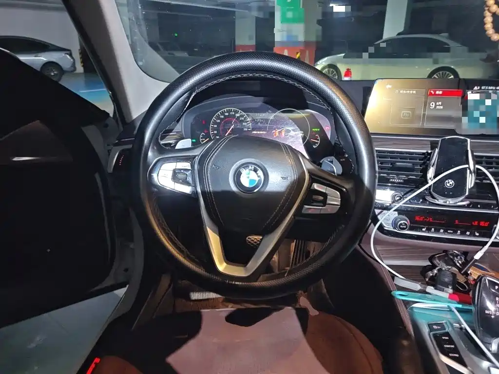 BMW 5 Series 2019 — фото 11