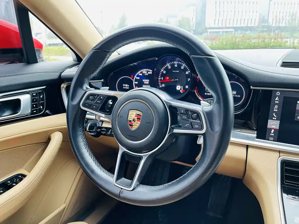 Porsche Panamera 2018 — фото 12