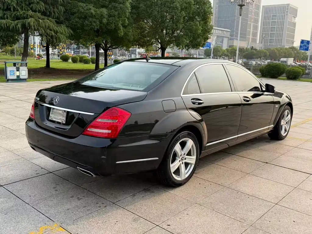 Mercedes-Benz S-Class 2012