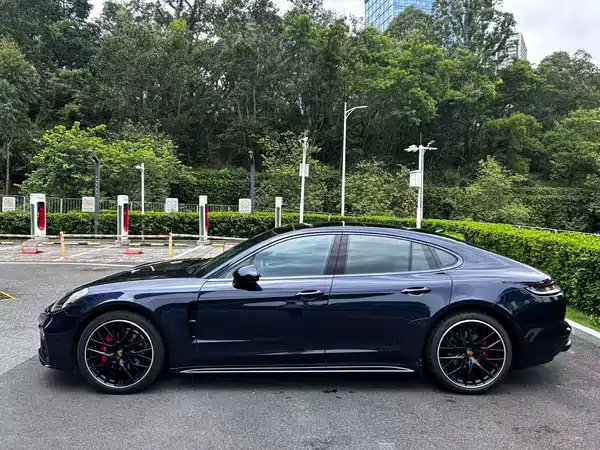 Porsche Panamera 2023