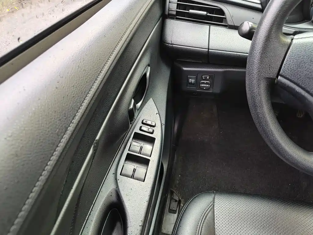 Toyota Yaris L 2017 — фото 13