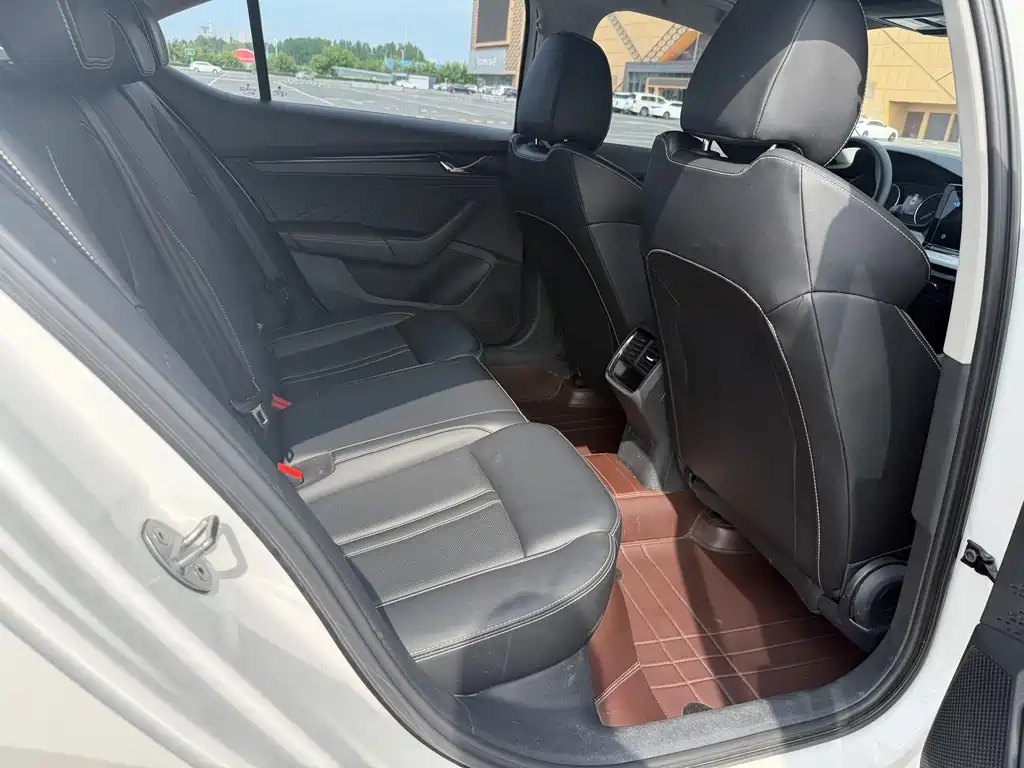 Skoda Octavia 2022 — фото 16