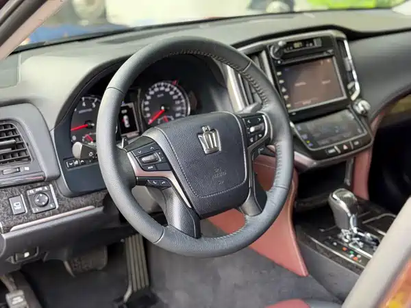Toyota Crown 2018
