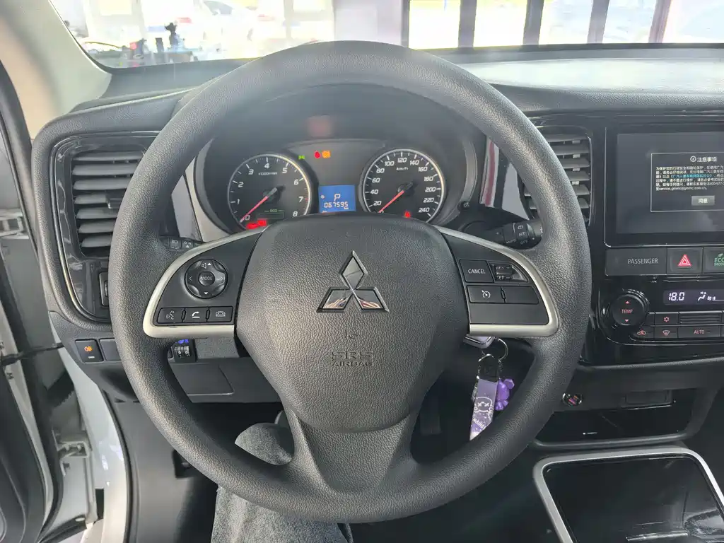 Mitsubishi Outlander 2022 — фото 17
