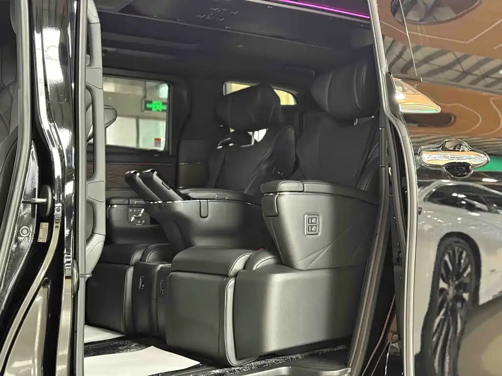 Toyota Alphard 2024 — фото 15