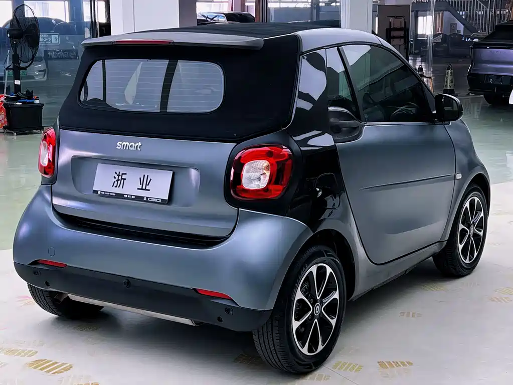 smart Fortwo 2017 — фото 12
