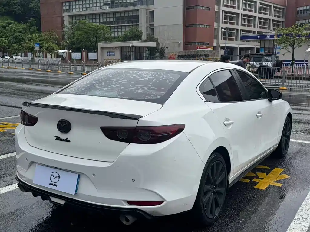 Mazda 3 Axela 2019 — фото 17
