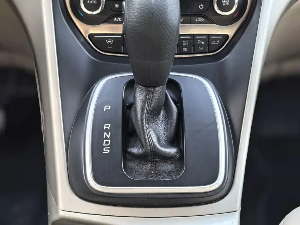 Ford Kuga 2014 — фото 11