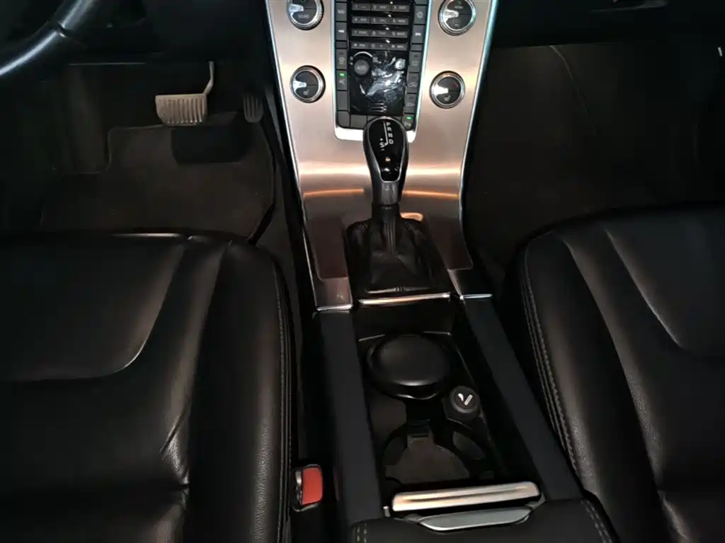 Volvo XC60 2015 — фото 14