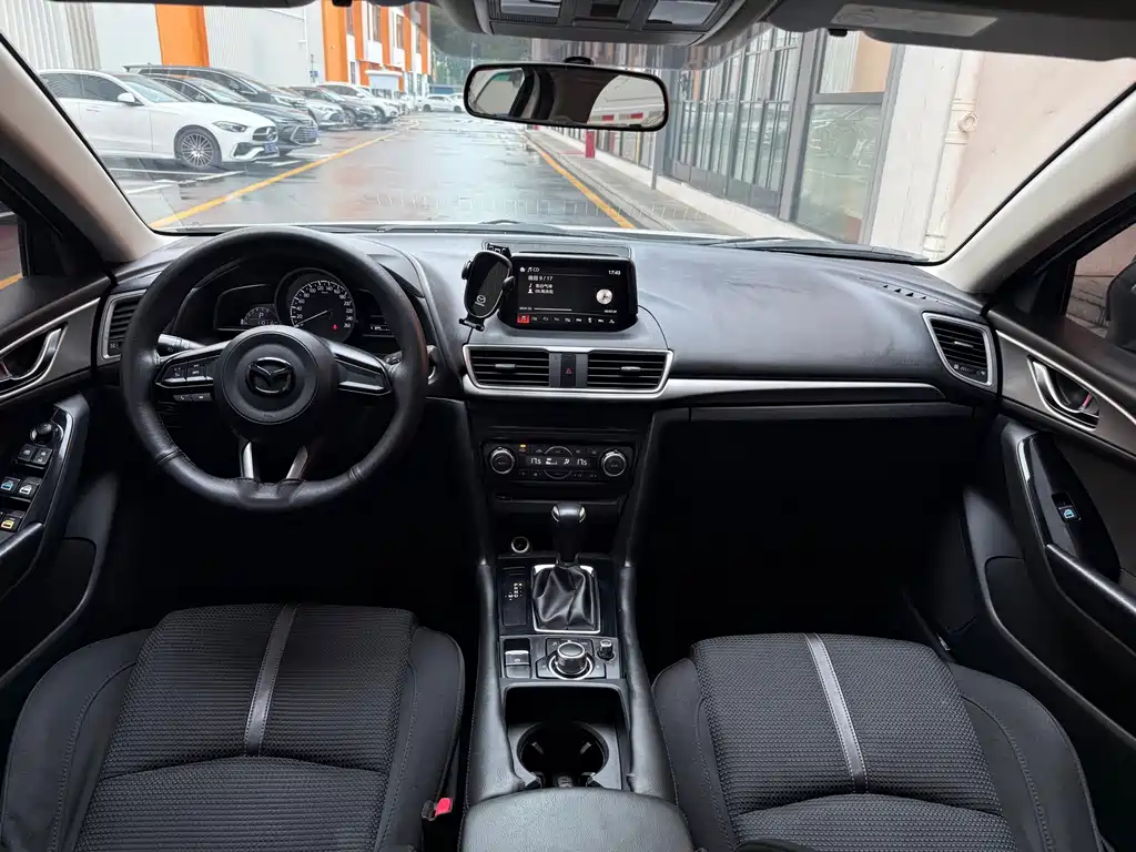 Mazda 3 Axela 2017 — фото 14