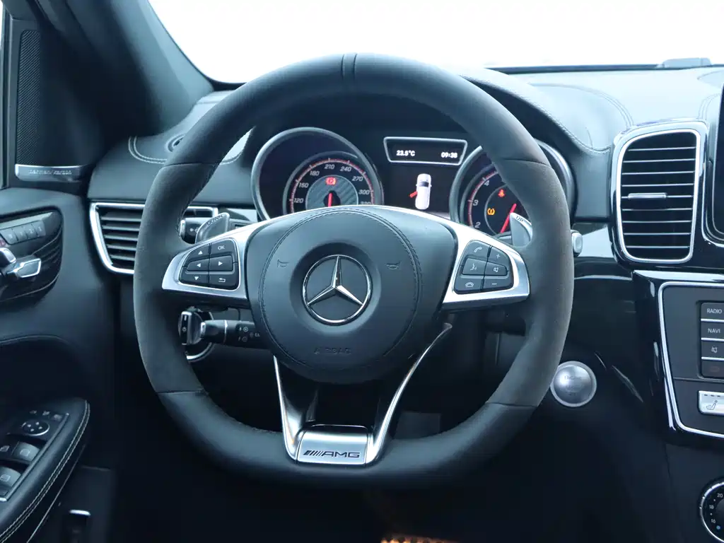 Mercedes-Benz GLS AMG 2018 — фото 20