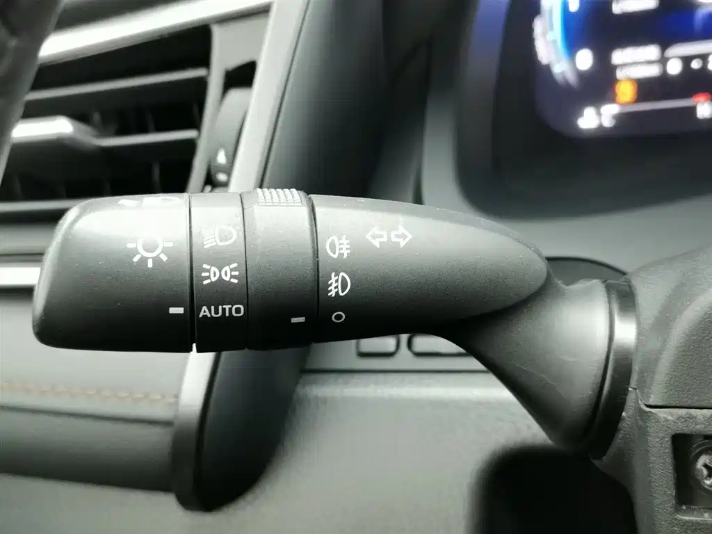 Toyota Camry 2022 — фото 21