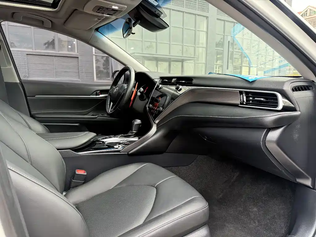 Toyota Camry 2020 — фото 12