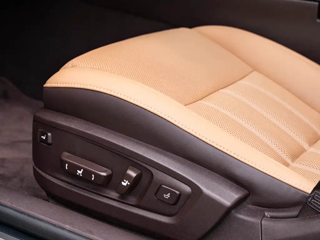 Lexus ES 2016 — фото 19