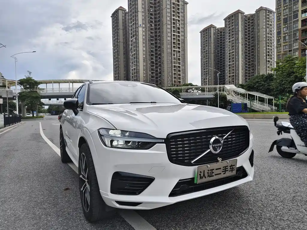 Volvo XC60 Plug-In Hybrid 2021 — фото 3
