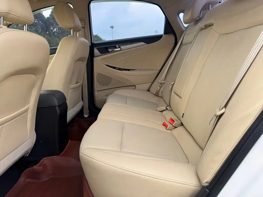 Changan Eado 2017 — фото 14