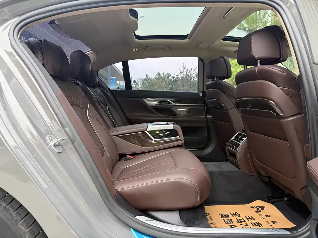 BMW 7 Series 2020 — фото 10