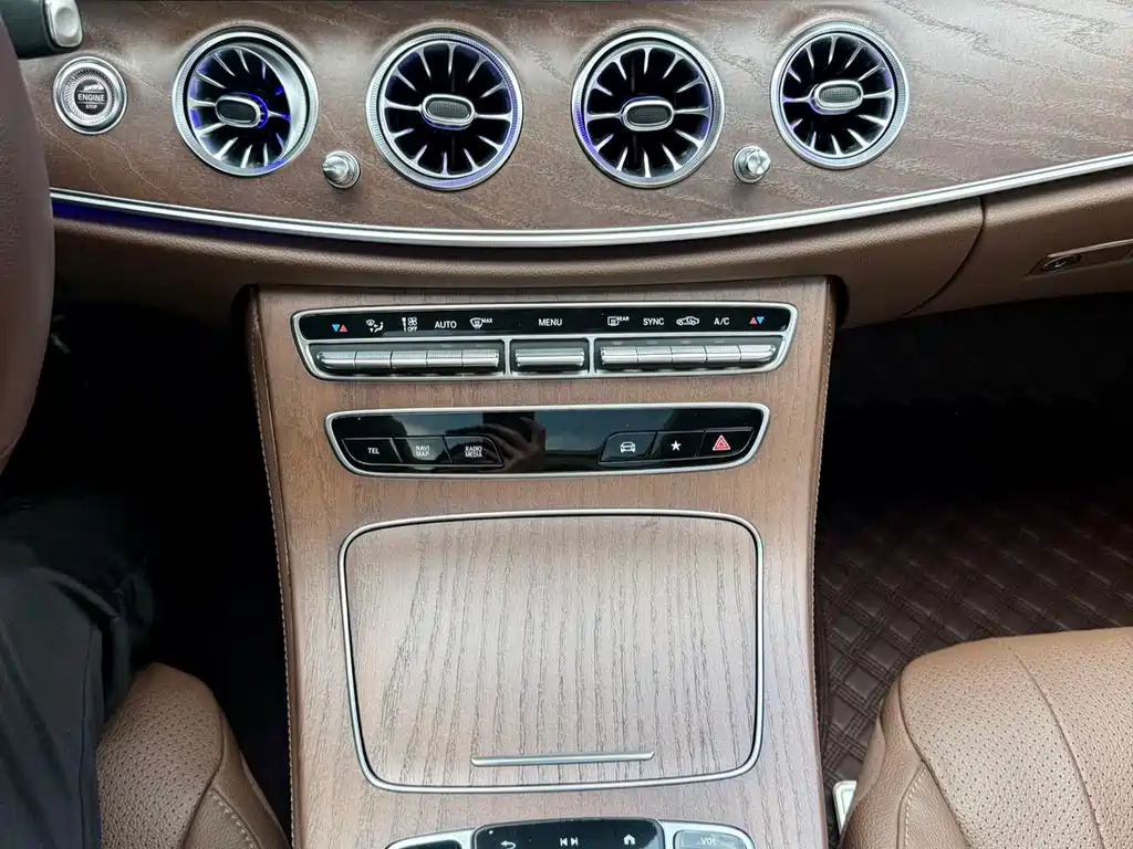 Mercedes-Benz E-Class 2023 — фото 11