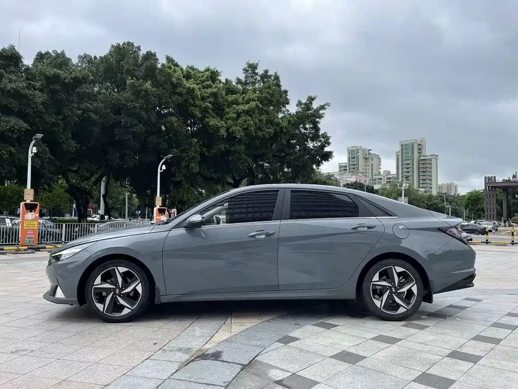 Hyundai Elantra 2021 — фото 10