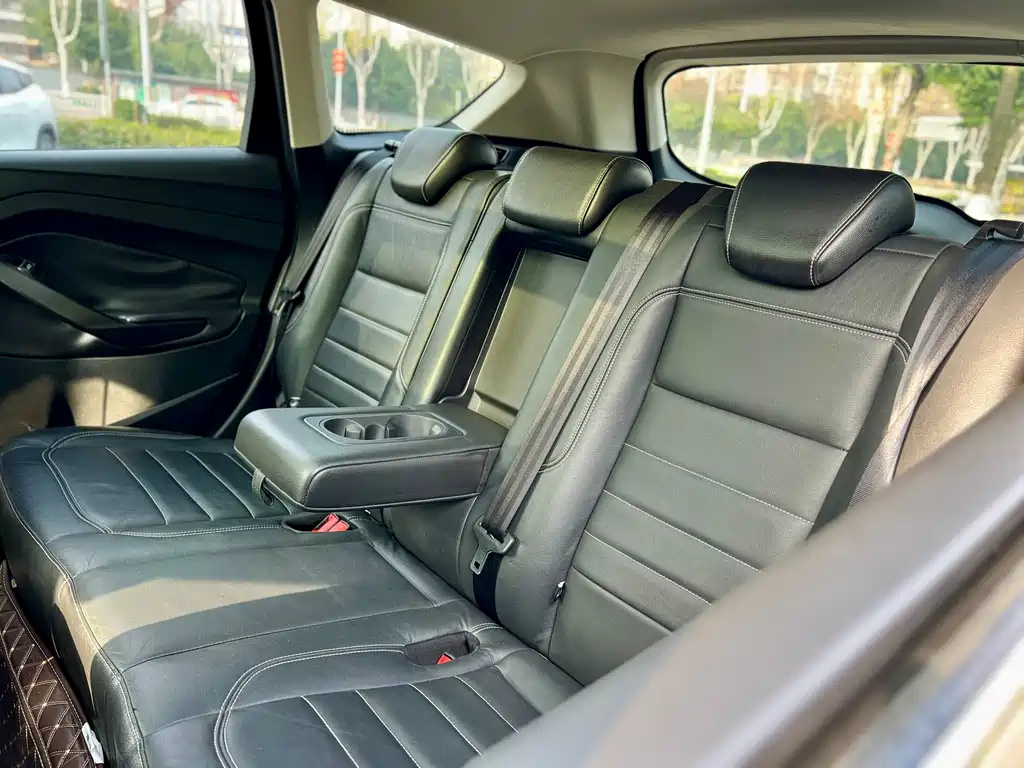 Ford Kuga 2018 — фото 12