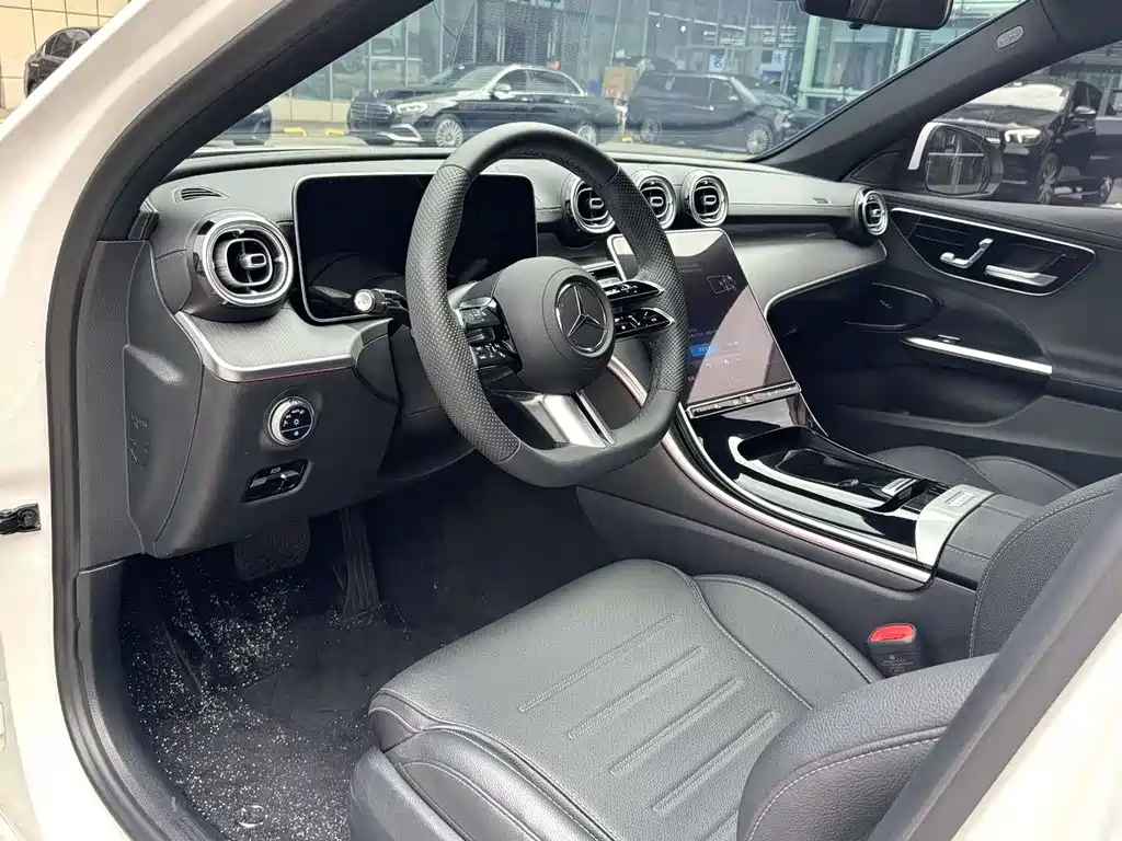 Mercedes-Benz C-Class 2023 — фото 4