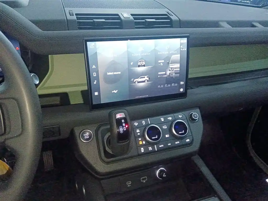 Land Rover Defender 2023 — фото 13
