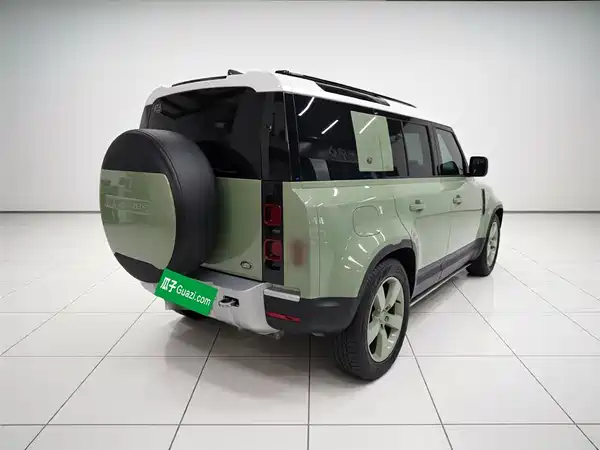 Land Rover Defender 2023