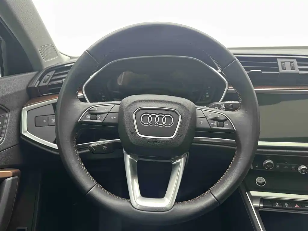 Audi Q3 2023 — фото 17