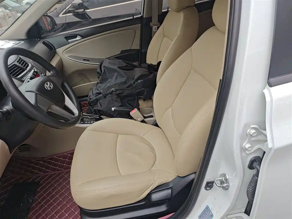 Hyundai Verna 2015 — фото 15